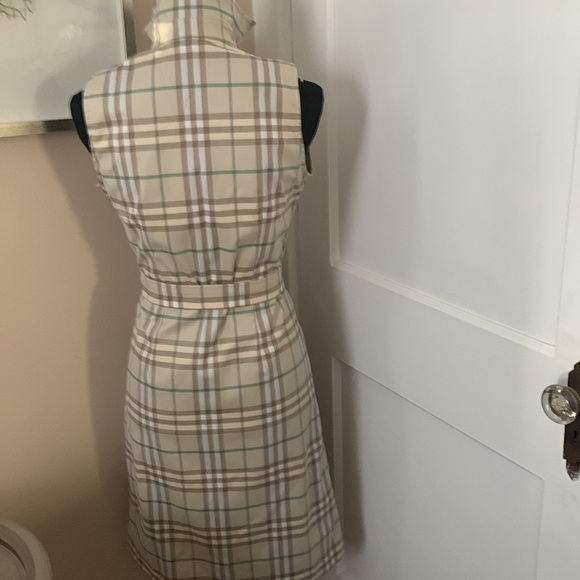 Burberry claddic plaid sleeveless dress with belt - Picture 2 of 8